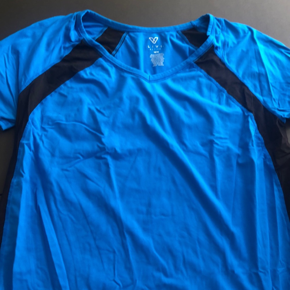 Women’s active top